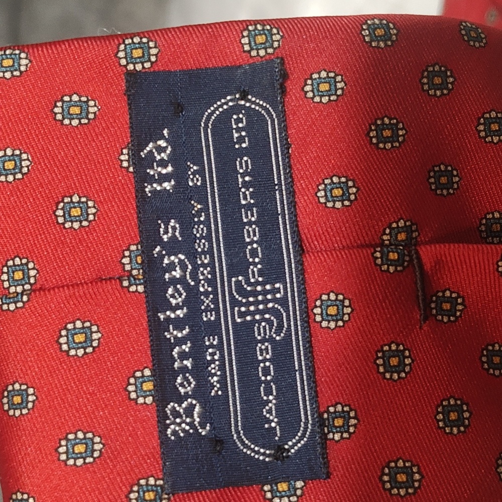 Classic Red Floral Men's Tie. All silk. - Picture 2 of 6